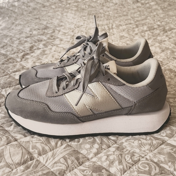 Women's 237 Retro Sneaker - Picture 1 of 5